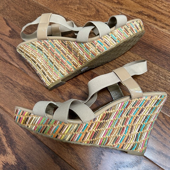 Charles David Legit Multicolor Strappy Wedge Sandays - size 9.5 - Picture 1 of 9